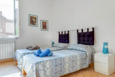 Letto o letti in una camera di GuestHost - La Spezia Migliarina Apartment con terrazzo