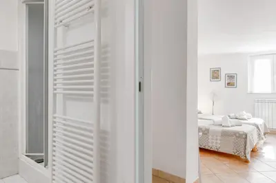 Letto o letti in una camera di GuestHost - La Spezia Migliarina Bedrooms