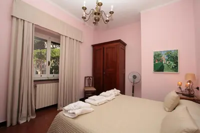 Letto o letti in una camera di Villa La Pietra - Luxury location in Levanto, 5 Terre