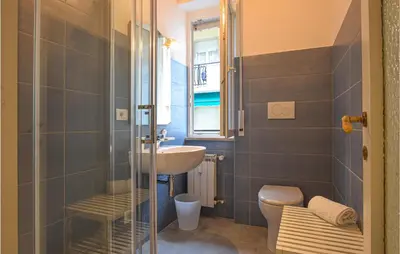 Bagno di 2 Bedroom Lovely Apartment In Chiavari