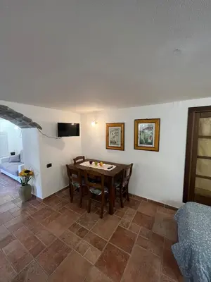 TV o dispositivi per l'intrattenimento presso la casa nel bosco
