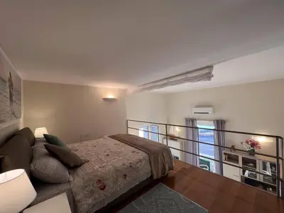 Letto o letti in una camera di WELCOME RIVIERA - AL CASTELLO-VISTA MARE -ROMANTICO e CENTRALE a 20 METRI DAL MARE-toll parking at 15 euro per day to be booked in advance -subject to availability
