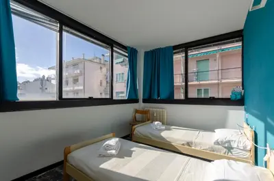 Letto o letti in una camera di JOIVY Spacious Apt for 6, Near Train Station and Beach