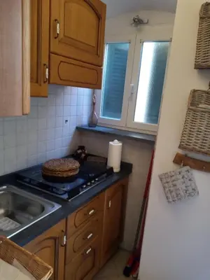 Cucina o angolo cottura di Dume Cosy Apt - Central - Near the beach with A.C.