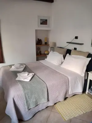 Letto o letti in una camera di Dume Cosy Apt - Central - Near the beach with A.C.