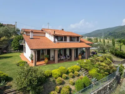 Paesaggio naturale nelle vicinanze della villa