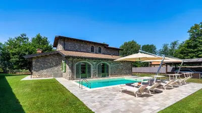 Piscina di Villa Elsa 6, Emma Villas o nelle vicinanze