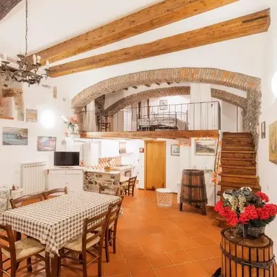 025- La casa di Esmeralda (011017-LT-0667)