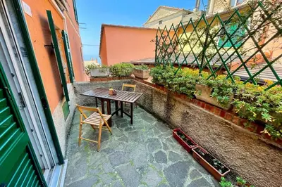Giardino di Framura, Ampio appartamento con terrazzo vista mare