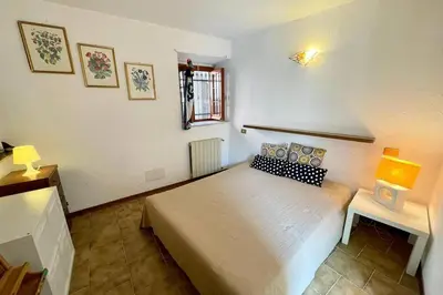 Letto o letti in una camera di Framura, Ampio appartamento con terrazzo vista mare