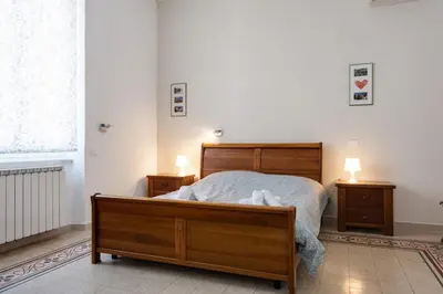 Letto o letti in una camera di GuestHost - Piazza Concordia Apartment with Balcony