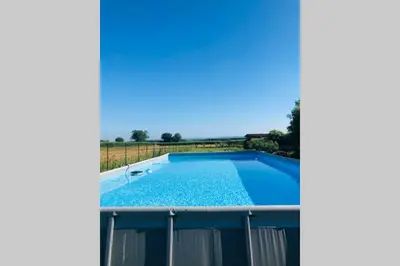 Piscina di La casa nei campi o nelle vicinanze