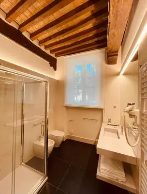 Bagno di Palazzo Borgocolonne Apartments - Manu Maison