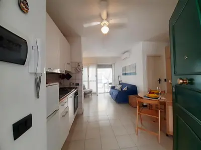 Cucina o angolo cottura di La terrazza tra il Mare e gli Ulivi by Holiday World