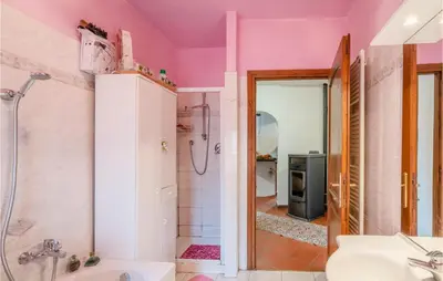 Bagno di Awesome Home In Frazione Antognano