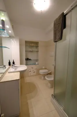 Bagno di Una Finestra su Rapallo by PortofinoVacanze