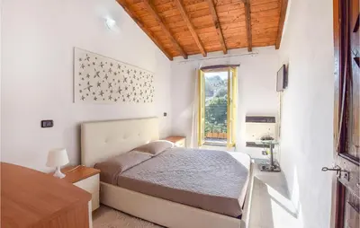 Letto o letti in una camera di Awesome Home In Ziona With Wifi
