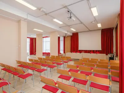 Zona business o sala conferenze di B&B HOTEL Remilia