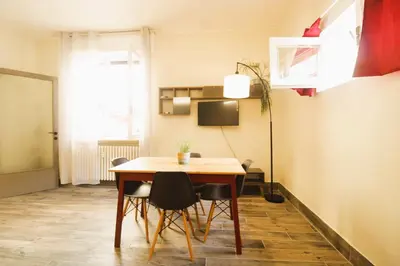 TV o dispositivi per l'intrattenimento presso Elegante Suite con giardino in centro storico