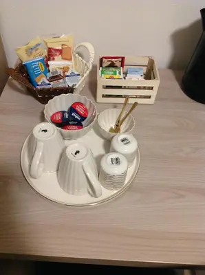 Set per la preparazione di tè e caffè presso Affittacamereirosmarini