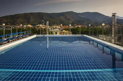 Piscina di Grande Albergo o nelle vicinanze