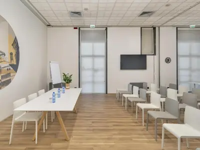 Zona business o sala conferenze di B&B Hotel Cremona