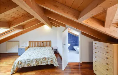 Letto o letti in una camera di 2 Bedroom Amazing Apartment In Moneglia