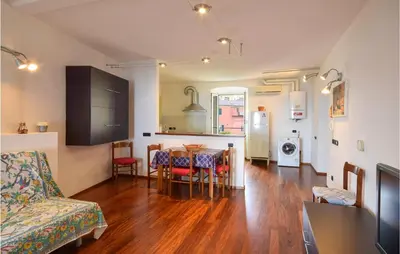 Cucina o angolo cottura di 2 Bedroom Amazing Apartment In Moneglia