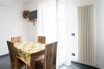 TV o dispositivi per l'intrattenimento presso 021 - Casa Ponente con Terrazzo - CENTRO città, Carruggio e Mare BAIA DEL SILENZIO a 500 m