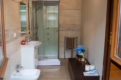 Bagno di Emmanueli65 fronte clinica per 4 matrimoniale e castello