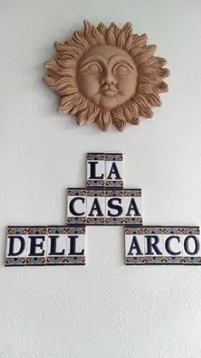 Certificato, attestato, insegna o altro documento esposto da La Casa Dell'Arco