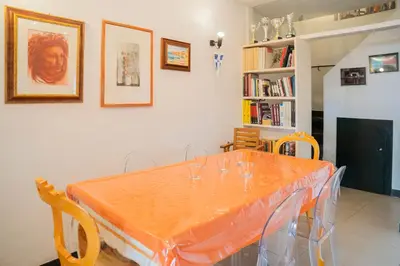 Biblioteca nella casa vacanze