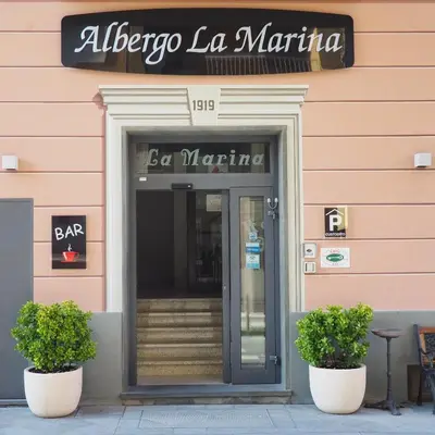 Facciata o entrata di Albergo La Marina B&B
