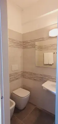 Bagno di Hotel Sud Est by Fam Rossetti