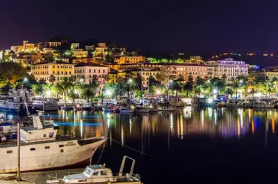 Vista generica su La Spezia o vista sulla città dall'interno dell'appartamento