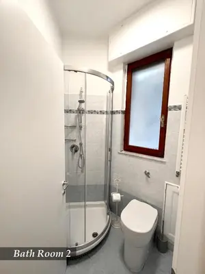 Bagno di WELCOME RIVIERA -TORRE D'AVORIO APPARTAMENTO 126 mq piu'terrazzo25 mq - totalmente rinnovato- 250 m dal centro - parcheggio a pagamento 15 euro al giorno da prenotare in anticipo salvo dispo -parking at 15 euro per day to be booked in advance if available