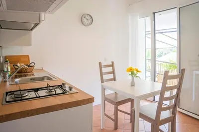 Cucina o angolo cottura di ALOE - Villa Luisa: Pace e Relax a 2 passi dal mare