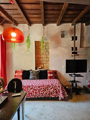 TV o dispositivi per l'intrattenimento presso DreamHouse Lele, Siro Comi