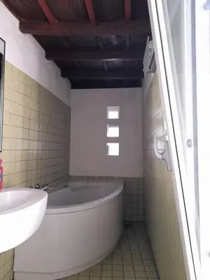 Bagno di DreamHouse Lele, Siro Comi