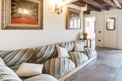 Area soggiorno di GuestHost - Nearby 5Terre Authentic Apartment