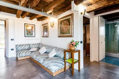 Area soggiorno di GuestHost - Nearby 5Terre Authentic Apartment