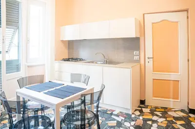 Cucina o angolo cottura di 051 - Villa Genny Appartamento Agrumi