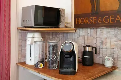 Set per la preparazione di tè e caffè presso Vecchio Mulino Fontona Girasole