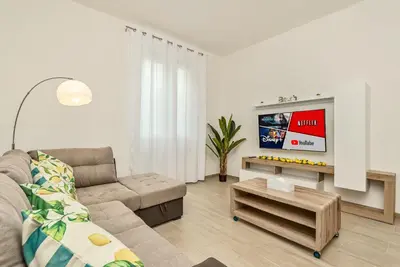 Area soggiorno di [LA SPEZIA] - New Home With Netflix & Free Parking