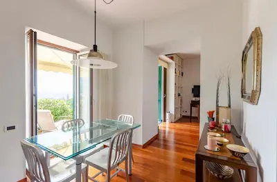 Area soggiorno di JOIVY Inviting Flat with Garden and Sea View in Rapallo