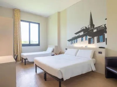 Letto o letti in una camera di B&B HOTEL Mantova