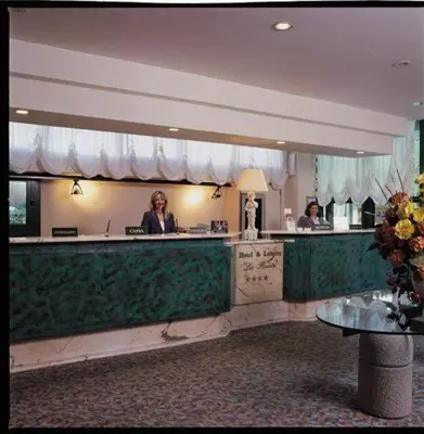 Hall o reception di Hotel & Loisir Le Ruote