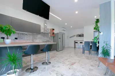 Cucina o angolo cottura di Alle Porte Del Centro - Guest House - Reggio Emilia - Ingresso Centro Storico - Parcheggio Gratuito