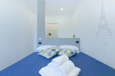 Letto o letti in una camera di Alle Porte Del Centro - Guest House - Reggio Emilia - Ingresso Centro Storico - Parcheggio Gratuito