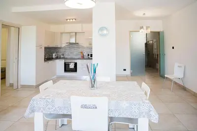 Cucina o angolo cottura di 066 - VILLA LETIZIA, Elegante 3 PISCINA e Natura, 10 minuti da MARE e SPIAGGIE